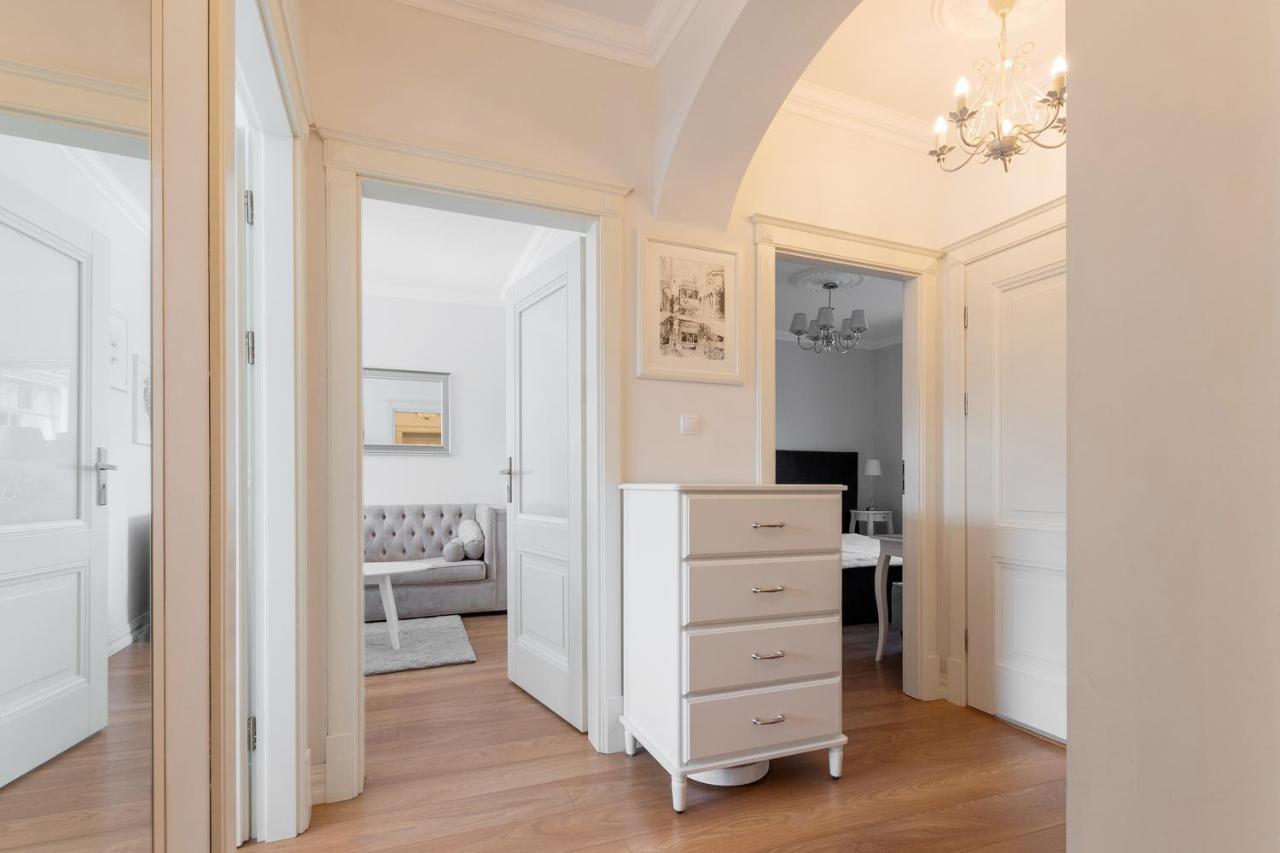 Elegant Near Old Town - Free Parking — Photos 3